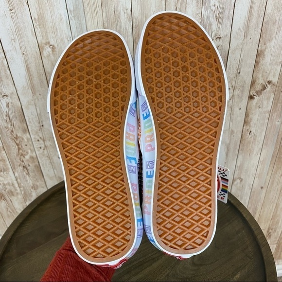 Vans‎ Pride Classic Slip On LGBTQ Sneaker Size 7.5 Women - Picture 7 of 13